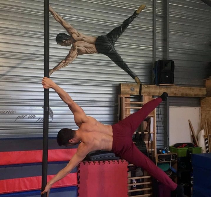 spectacle d'acrobaties aériennes - Acrobate Circus